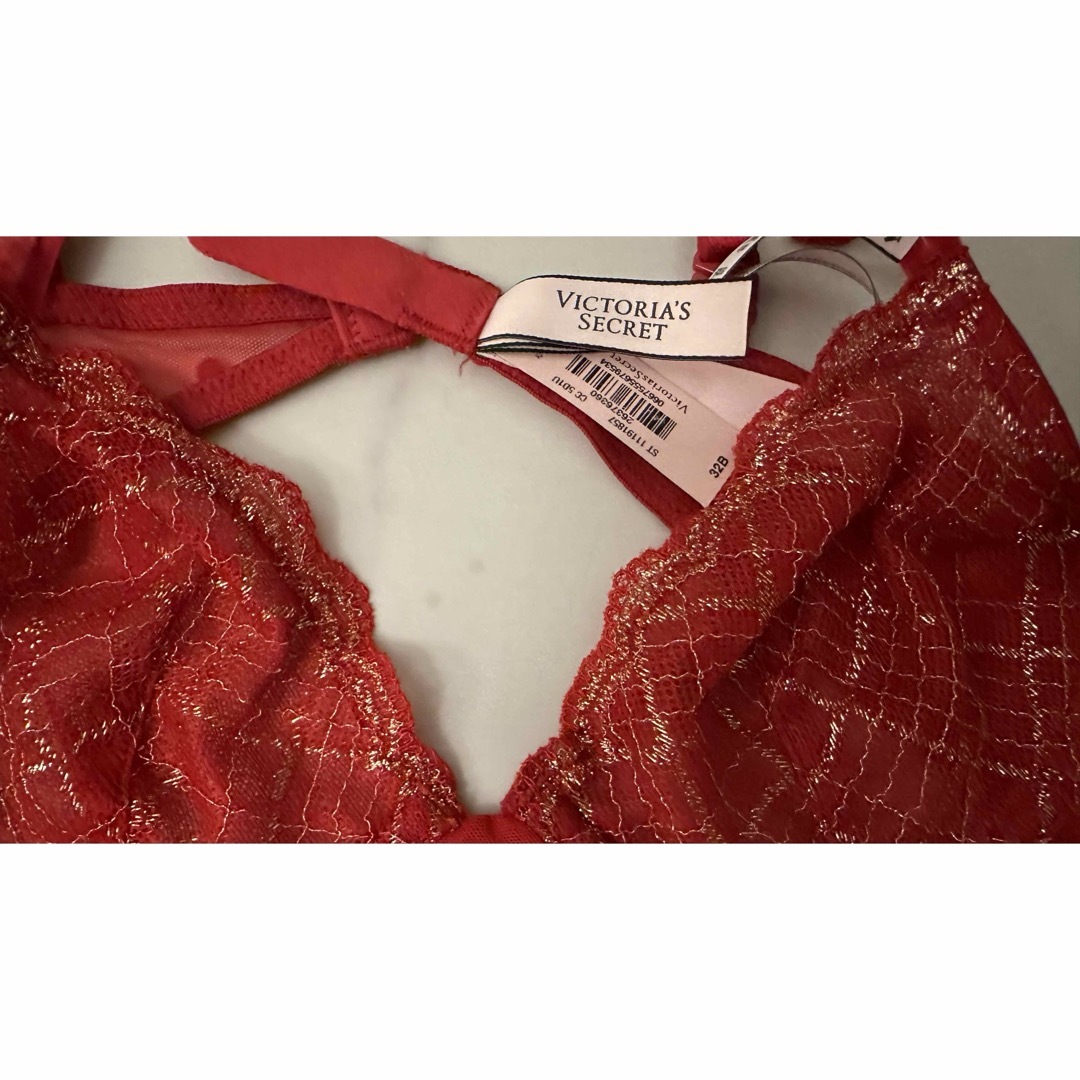 Victoria's Secret(ヴィクトリアズシークレット)のヴィクトリアンシークレット32B/B70 レディースの下着/アンダーウェア(ブラ)の商品写真