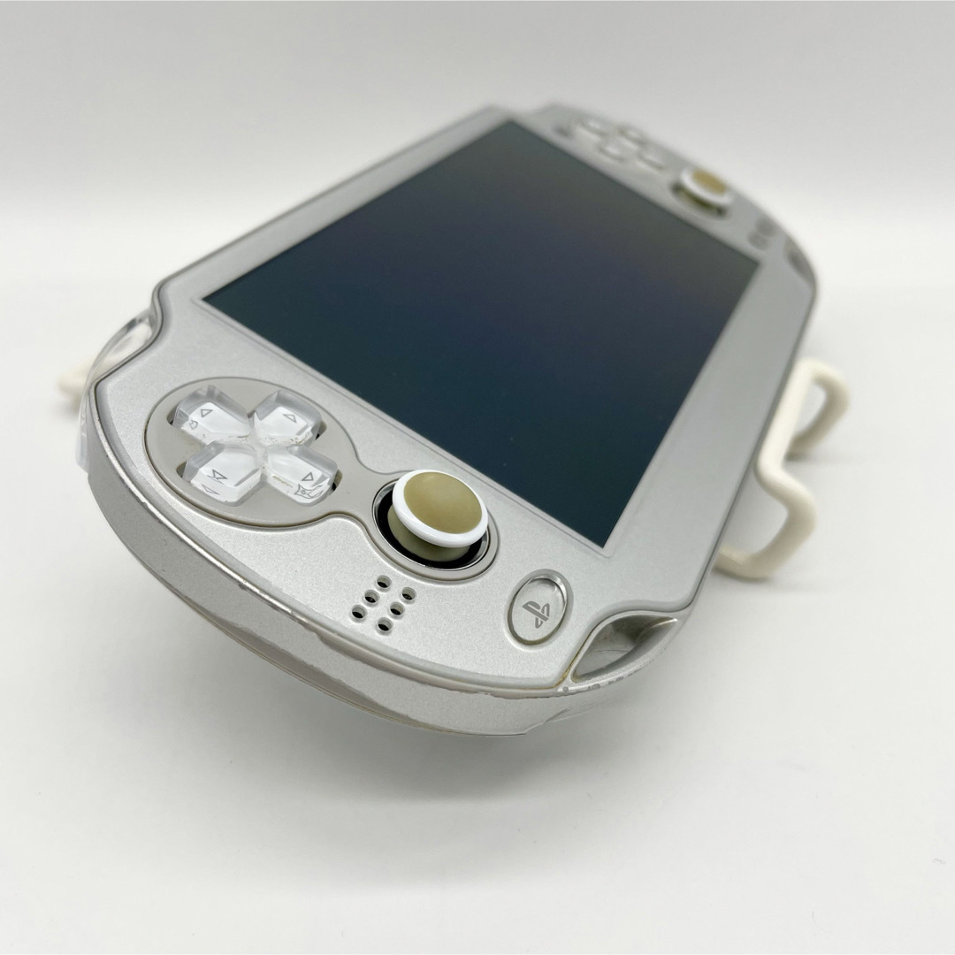 PlayStation Vita(プレイステーションヴィータ)の【液晶美品】PS Vita アイスシルバー PCH-1000 本体 動作品 エンタメ/ホビーのゲームソフト/ゲーム機本体(携帯用ゲーム機本体)の商品写真