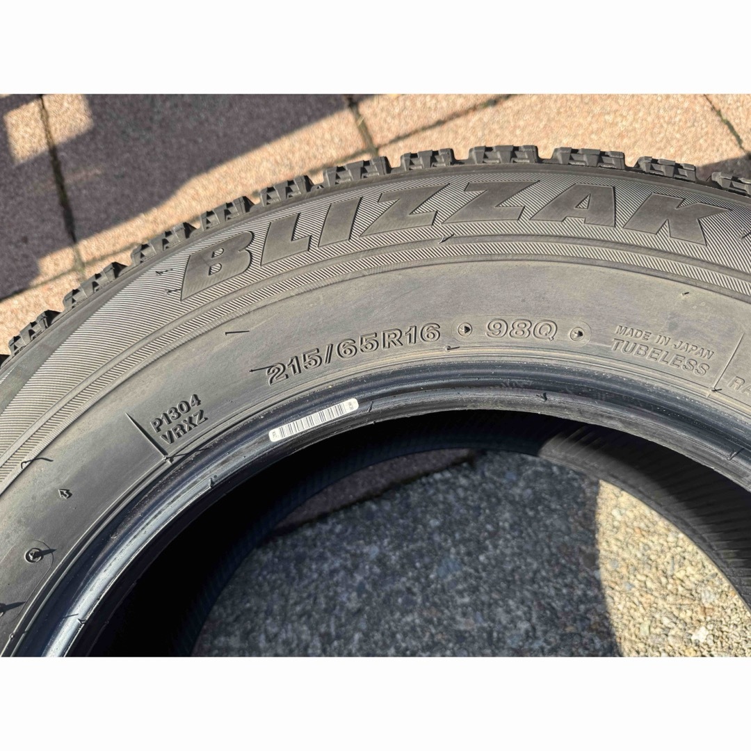 自動車215/65R16 BLIZZAK VRX