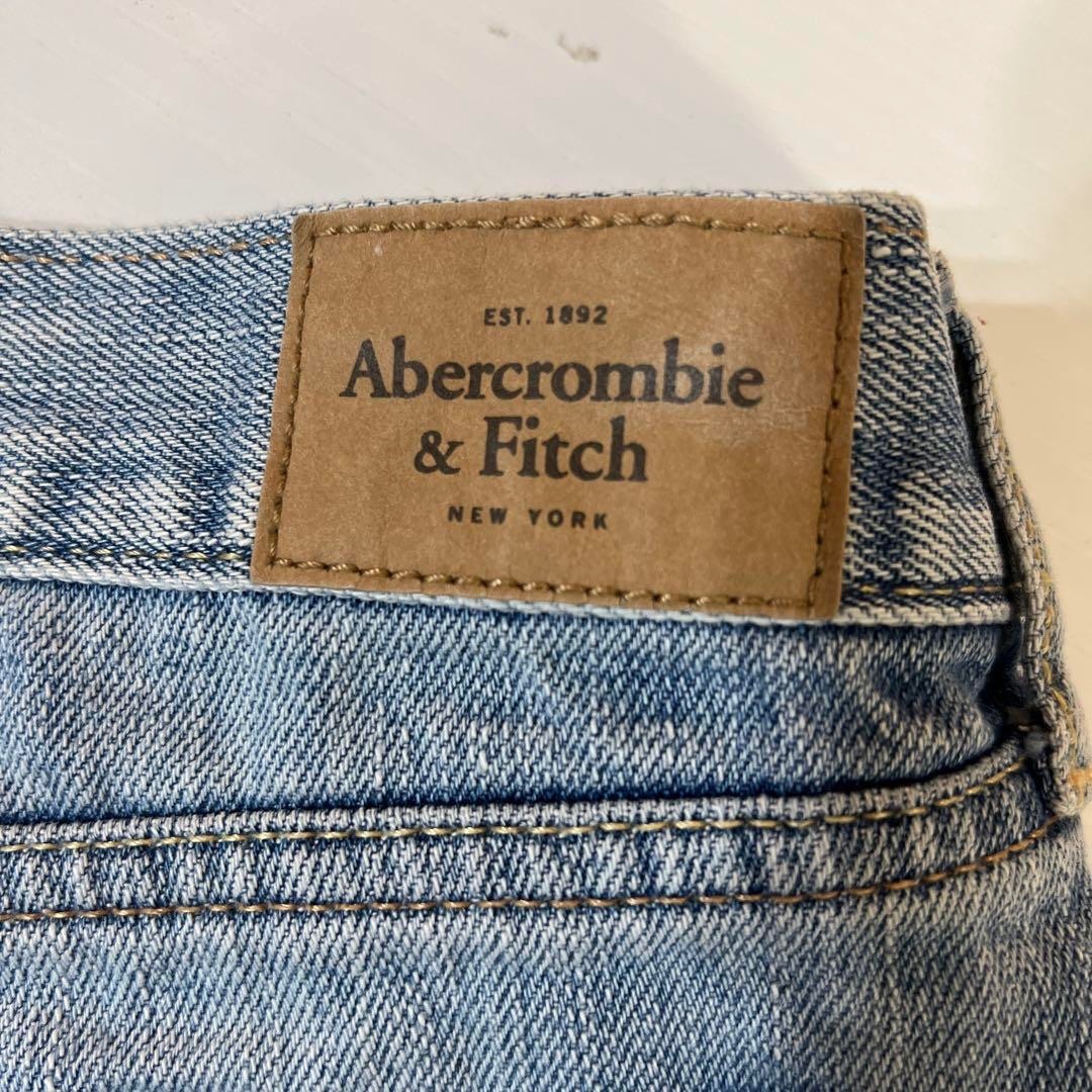 Abercrombie&Fitch(アバクロンビーアンドフィッチ)のAbercrombie & Fitch アバクロ　ショートパンツ　デニム　刺繍 レディースのパンツ(ショートパンツ)の商品写真