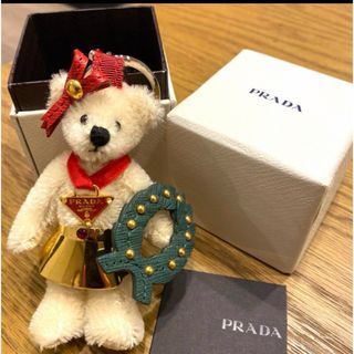 PRADA プラダ ベアキーホルダー チャーム  ハート　アイボリー