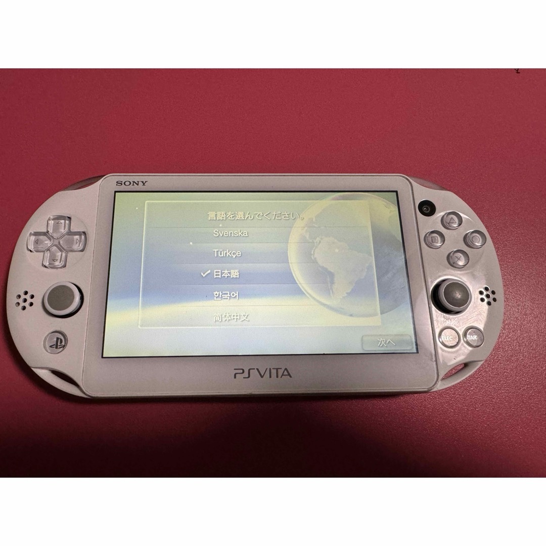 PlayStation Vita(プレイステーションヴィータ)のvita  ホワイト　1 エンタメ/ホビーのゲームソフト/ゲーム機本体(携帯用ゲーム機本体)の商品写真