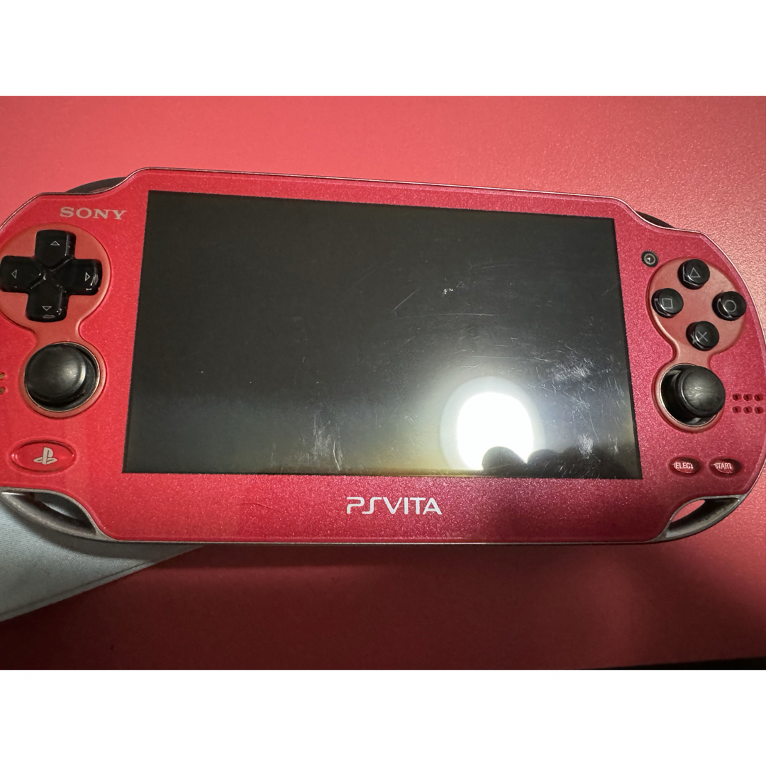 PlayStation Vita(プレイステーションヴィータ)のvita  3.60  コズミックレッド　1 エンタメ/ホビーのゲームソフト/ゲーム機本体(携帯用ゲーム機本体)の商品写真