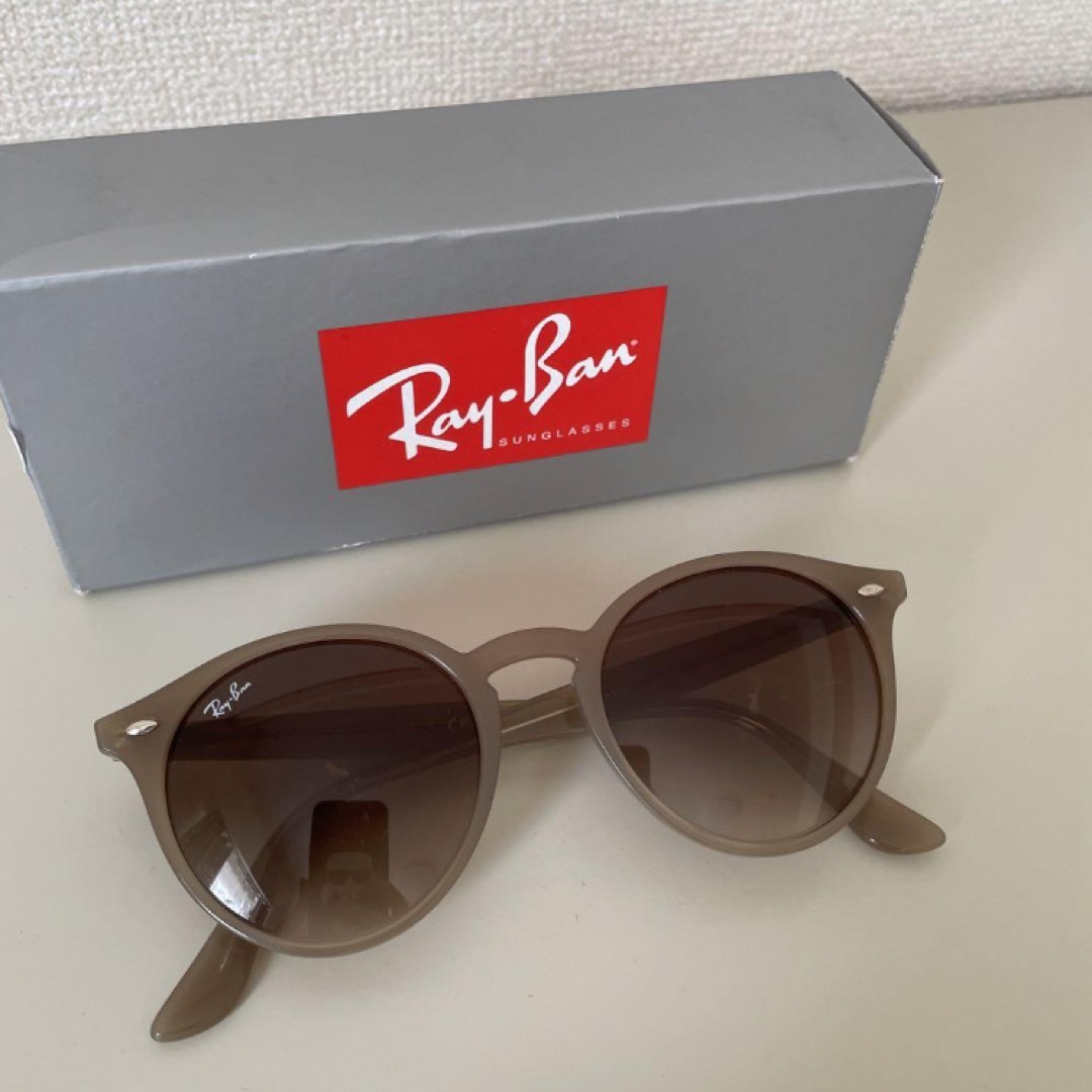 Ray-Ban(レイバン)のRay-Ban レイバン　サングラス　ベージュ レディースのファッション小物(サングラス/メガネ)の商品写真