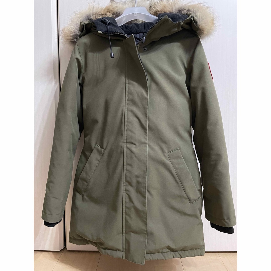 CANADA GOOSE(カナダグース)のカナダグース CANADA GOOSE ヴィクトリア パーカ ダウン コート  レディースのジャケット/アウター(ダウンジャケット)の商品写真