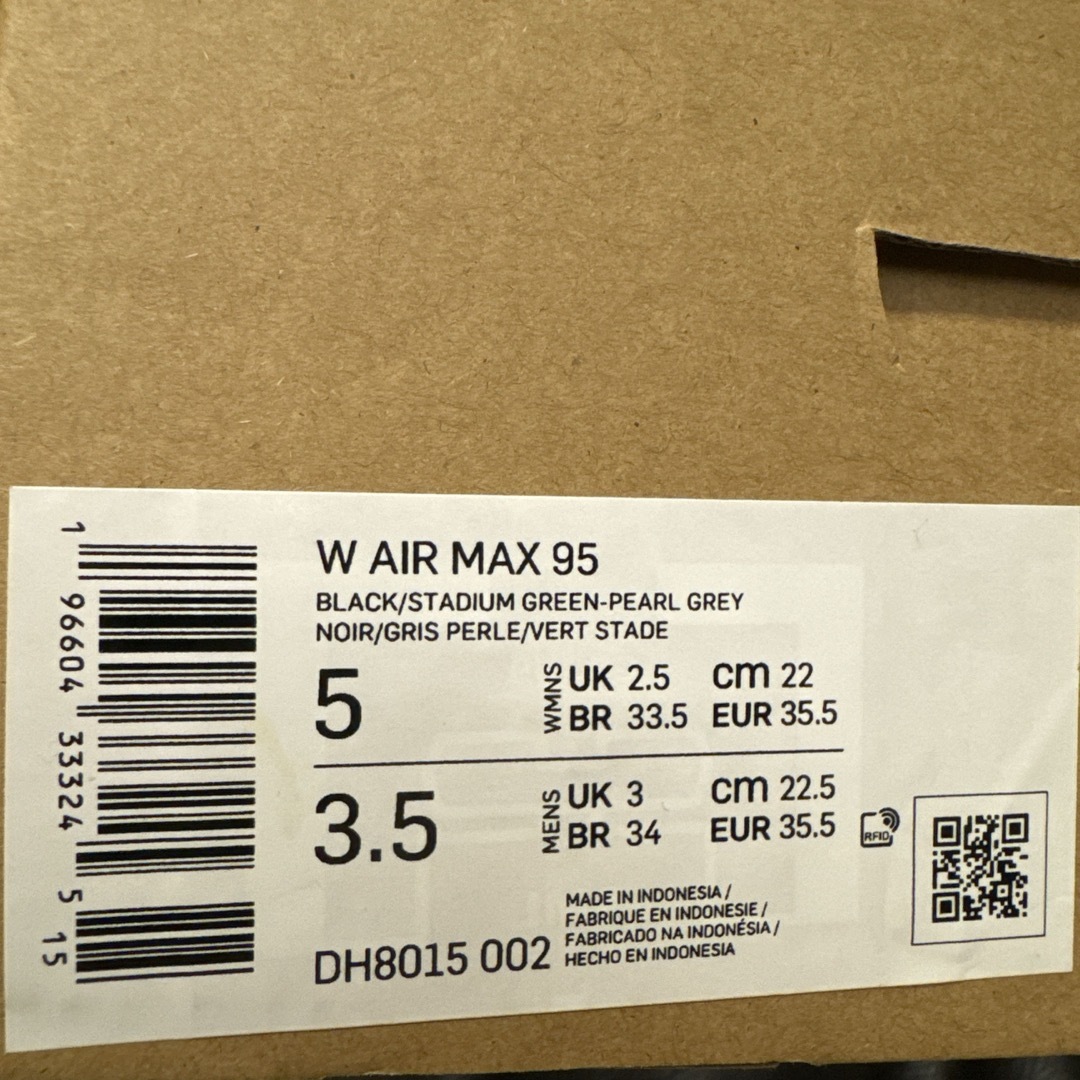 NIKE(ナイキ)のNIKE  エアマックス 95  スタジアムグリーン　22cm  新品　匿名配送 レディースの靴/シューズ(スニーカー)の商品写真