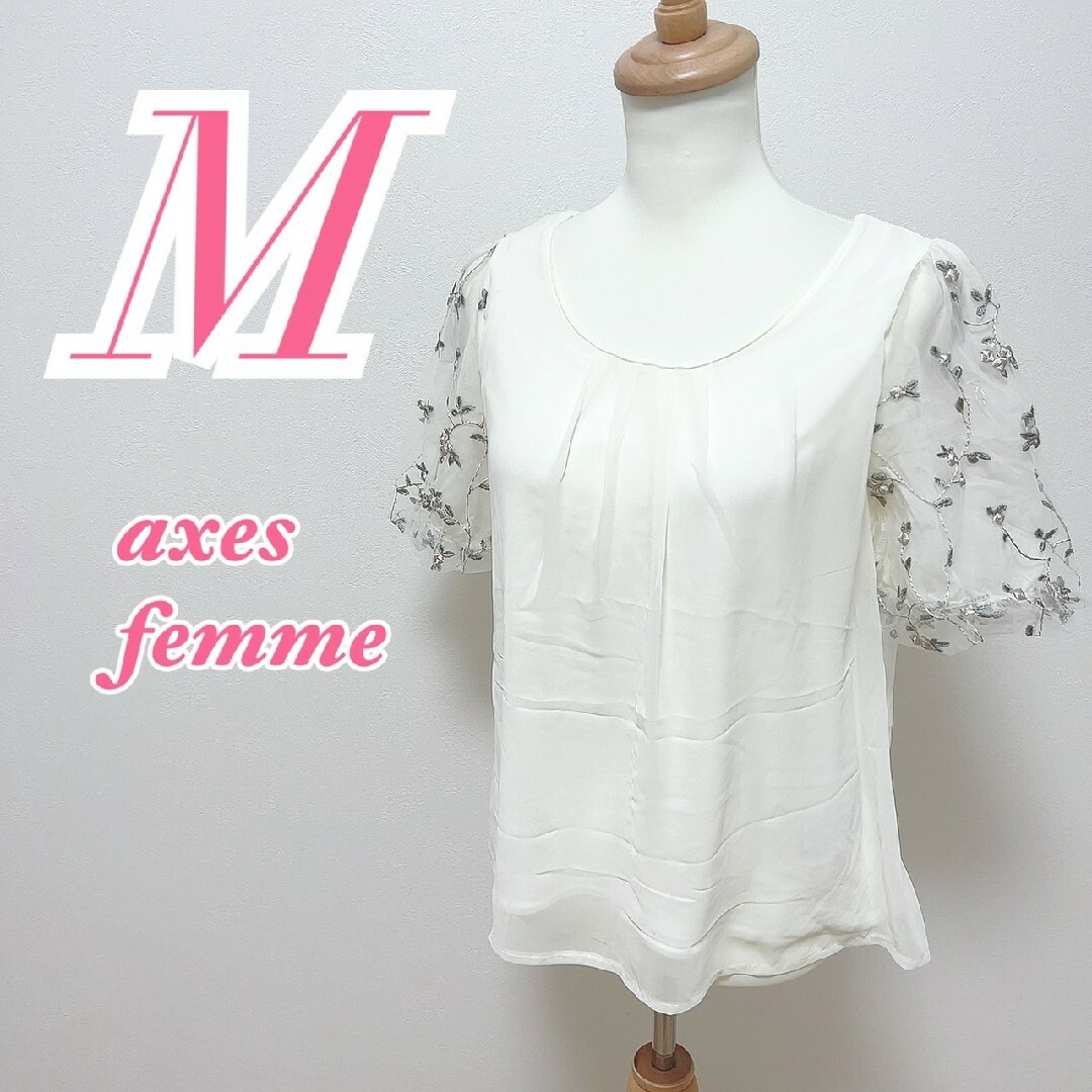 axes femme(アクシーズファム)のアクシーズファム　半袖ブラウス　M　ホワイト　きれいめ　オフィスカジュアル　花柄 レディースのトップス(シャツ/ブラウス(半袖/袖なし))の商品写真