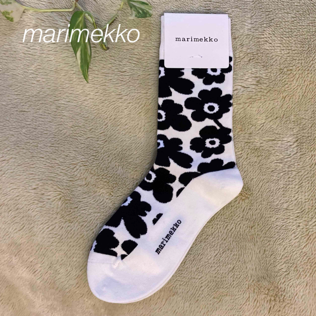 marimekko(マリメッコ)の［新品］マリメッコmarimekko 靴下(ブラックウニッコ柄) レディースのレッグウェア(ソックス)の商品写真