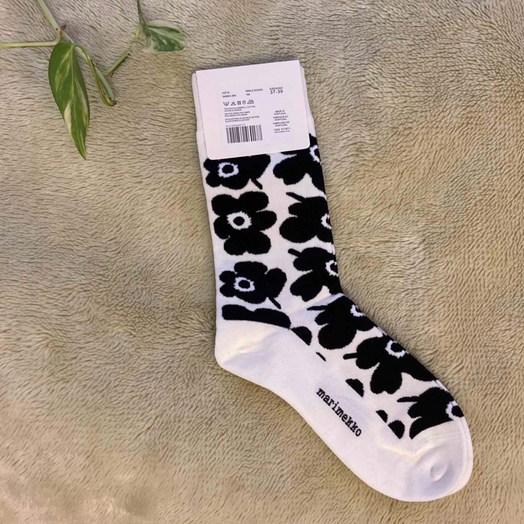 marimekko(マリメッコ)の［新品］マリメッコmarimekko 靴下(ブラックウニッコ柄) レディースのレッグウェア(ソックス)の商品写真