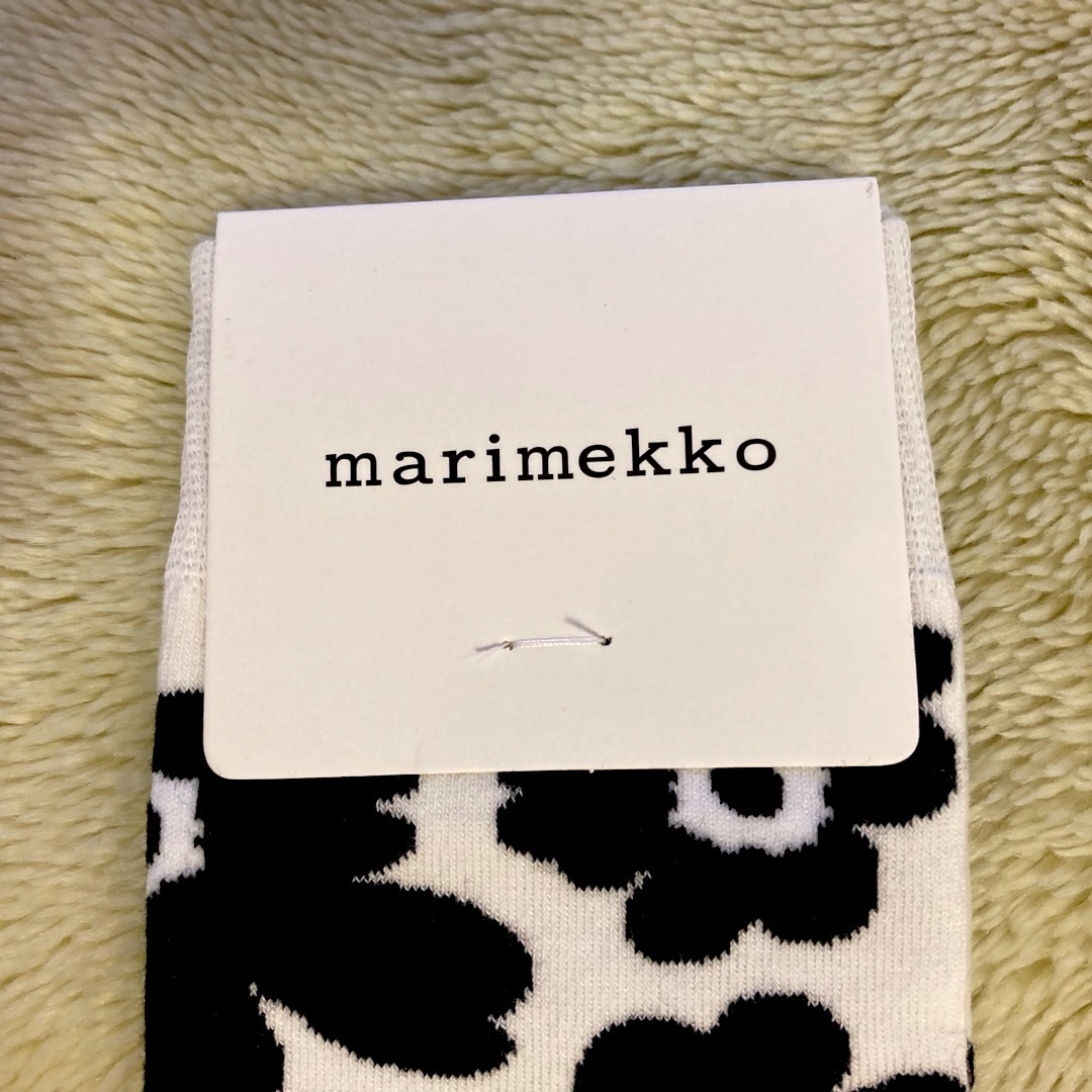 marimekko(マリメッコ)の［新品］マリメッコmarimekko 靴下(ブラックウニッコ柄) レディースのレッグウェア(ソックス)の商品写真