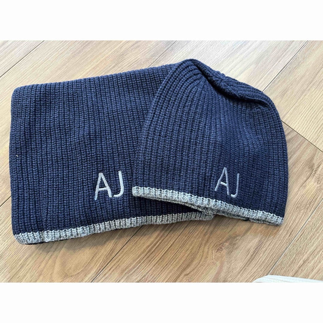 ARMANI JEANS(アルマーニジーンズ)の【新品】ARMANI JEANS ニット帽マフラーセット（ネイビー/グレー） メンズのファッション小物(マフラー)の商品写真