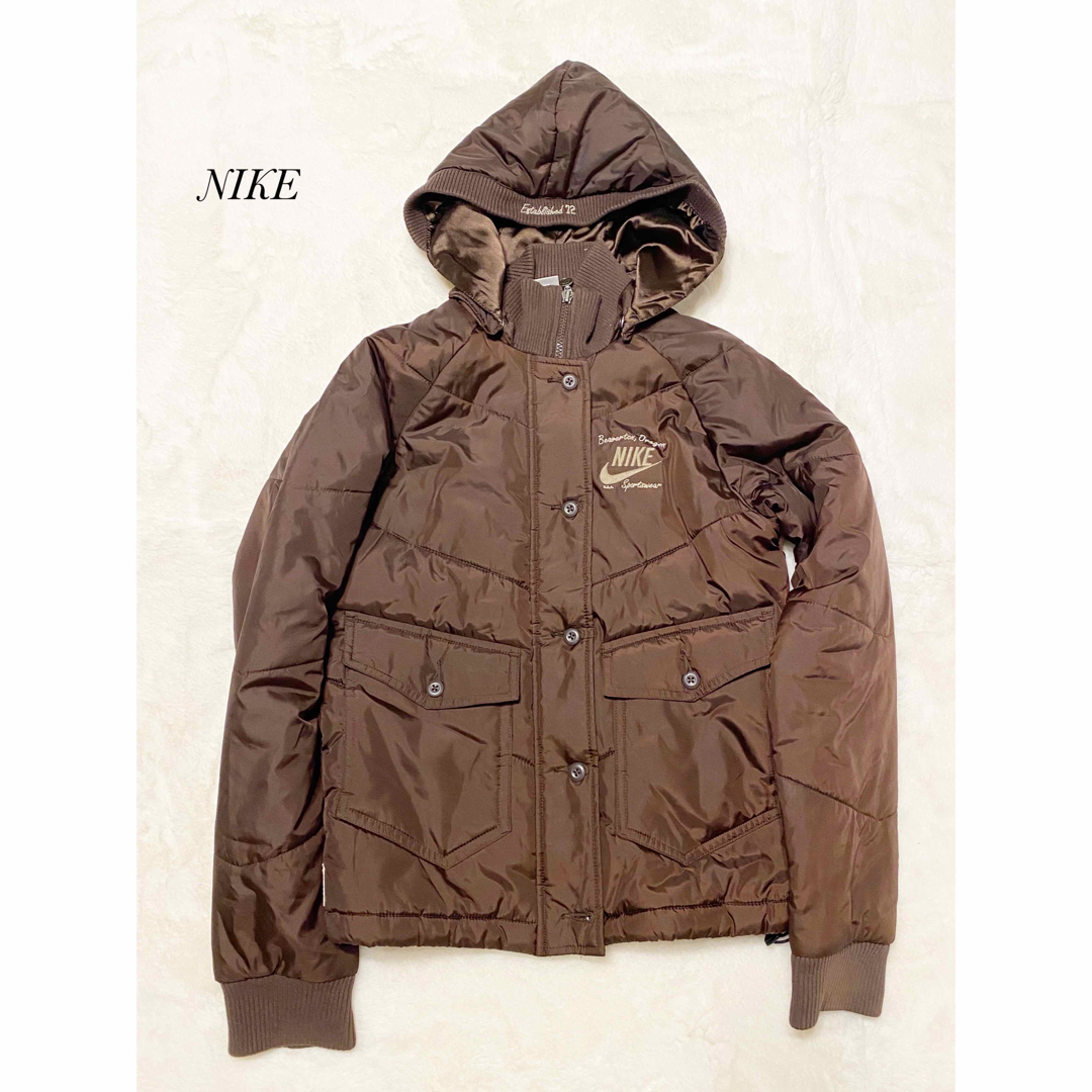 NIKE(ナイキ)のNIKE ナイキ 美品 ライト ダウンジャケット フード付 ブラウン レディースのジャケット/アウター(ダウンジャケット)の商品写真