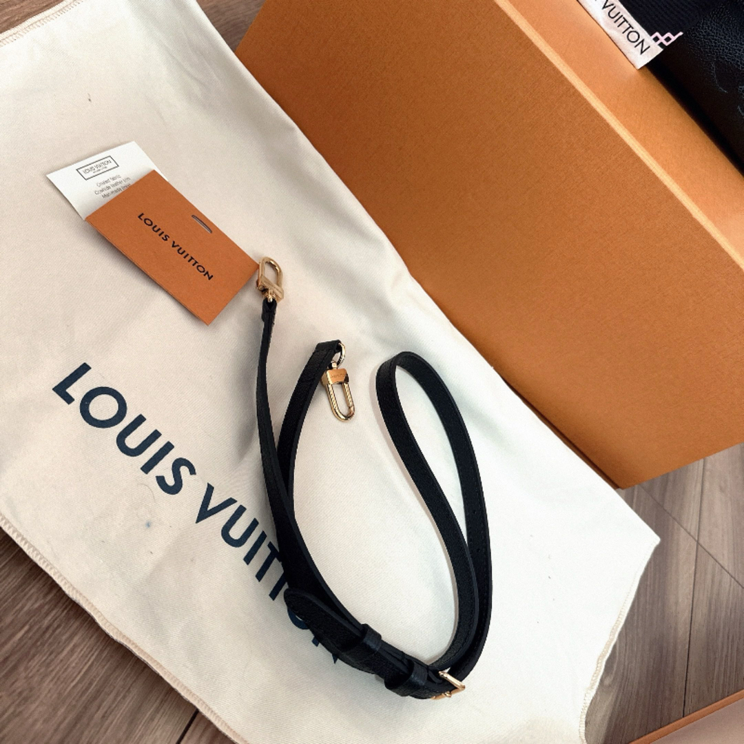 LOUIS VUITTON(ルイヴィトン)のオンザゴーpm レディースのバッグ(ショルダーバッグ)の商品写真