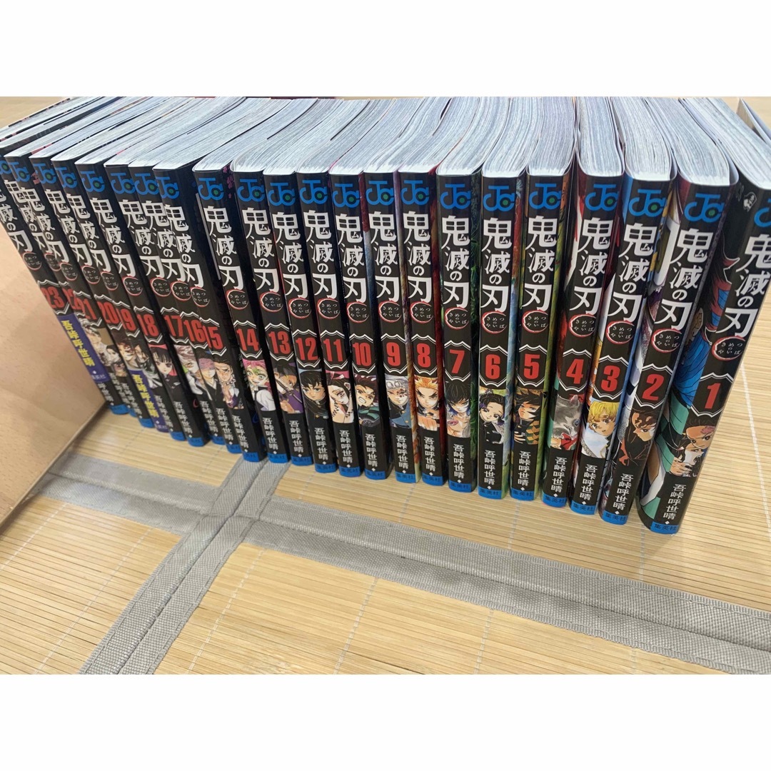 鬼滅の刃　全巻　1〜23巻 エンタメ/ホビーの漫画(全巻セット)の商品写真