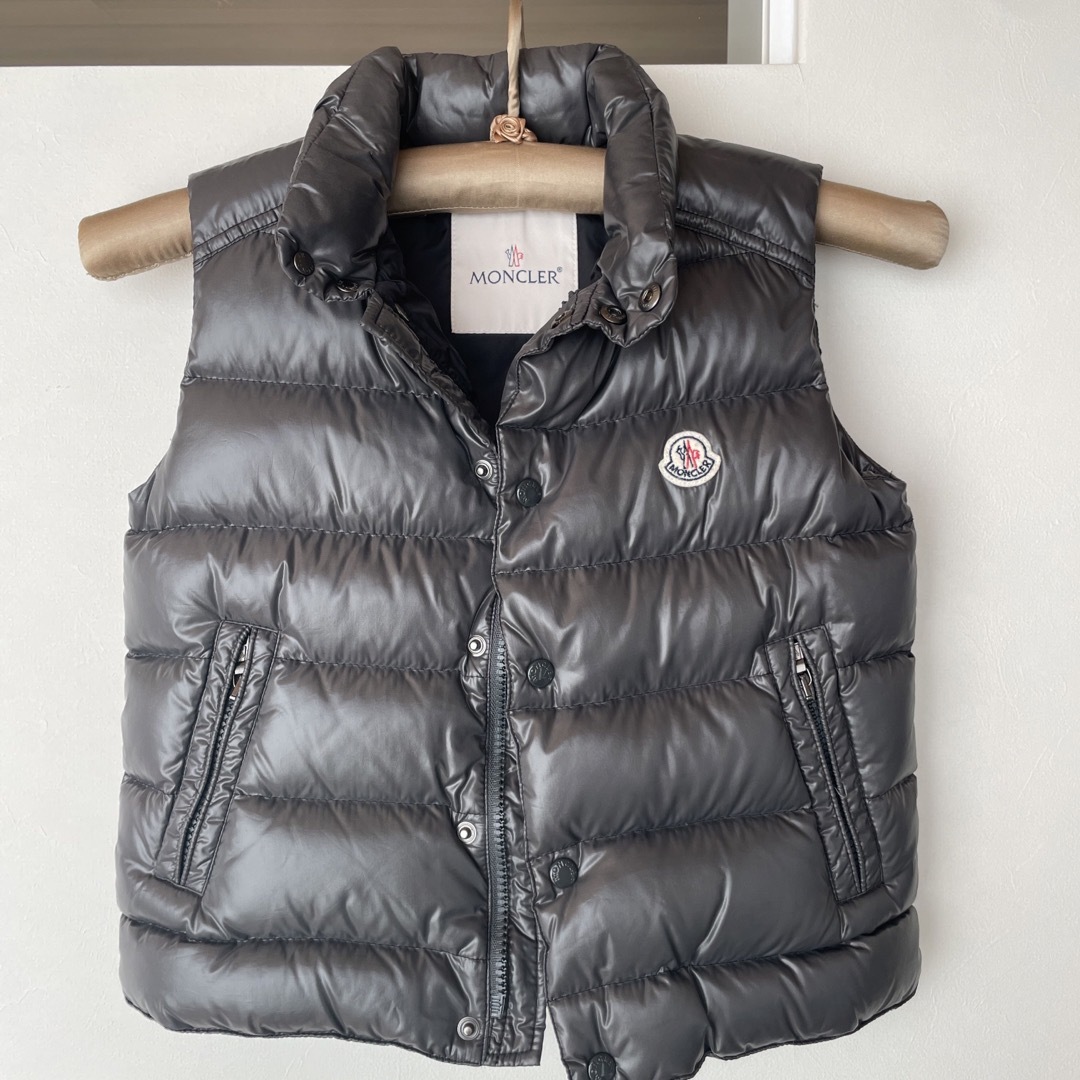 MONCLER(モンクレール)のモンクレール　ダウン　ベスト　キッズ　6A キッズ/ベビー/マタニティのキッズ服男の子用(90cm~)(ジャケット/上着)の商品写真