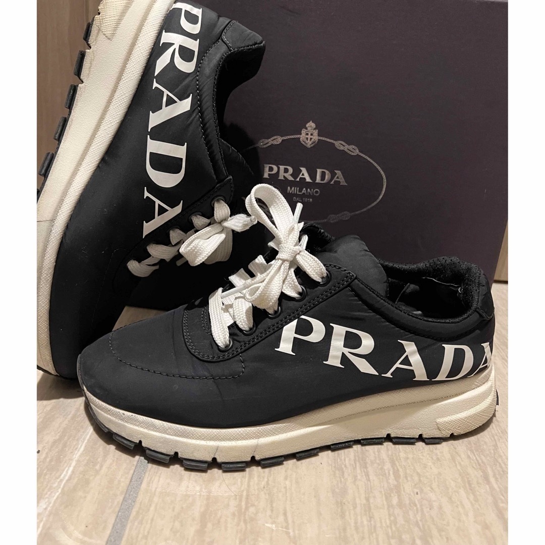 PRADA(プラダ)のPRADA プラダ　ロゴ　スニーカー　23.5 24㎝　37 レディース　 レディースの靴/シューズ(スニーカー)の商品写真