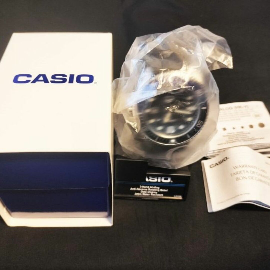 CASIO(カシオ)のCASIO MDV-106B-1A1V (ブラック・ブルーベゼル ) メンズの時計(腕時計(アナログ))の商品写真