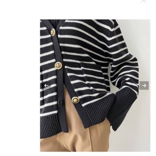 アパルトモンドゥーズィエムクラス(L'Appartement DEUXIEME CLASSE)のGOLD BUTTON V/N CARDIGAN(カーディガン)