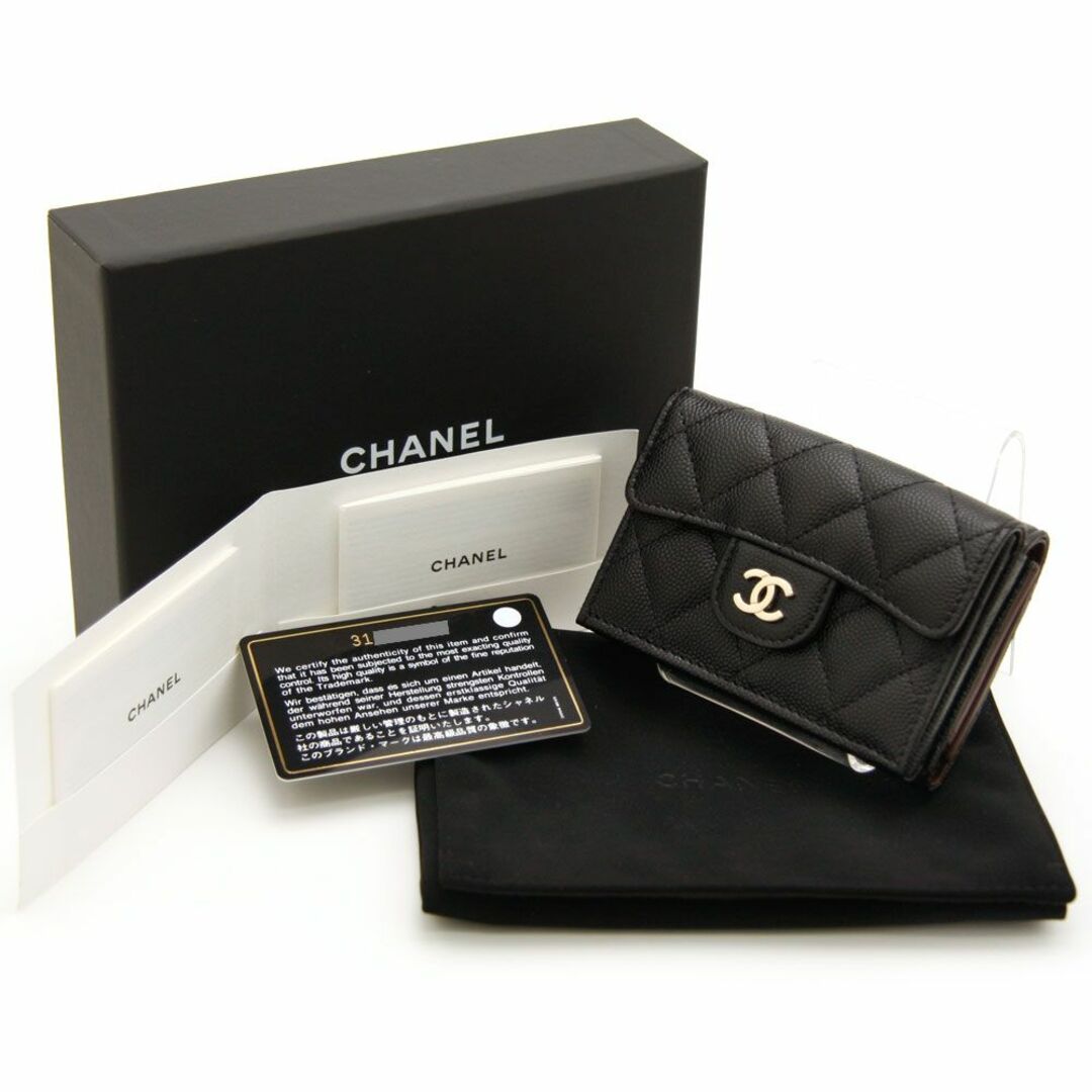 CHANEL(シャネル)のほぼ未使用 シャネル 三つ折り財布 クラシック スモール フラップウォレット AP0230 ブラック キャビアスキン CHANEL ゴールド金具 イタリア製 ミニ財布 中古 美品 ブランド財布 黒 レザー coco 中古 美品 レディースのファッション小物(財布)の商品写真