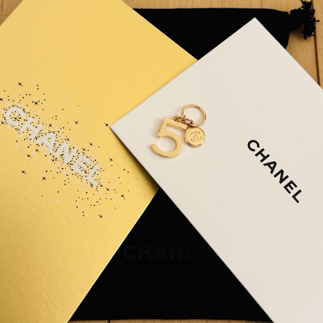 CHANEL(シャネル)のシャネル CHANEL チャーム メッセージカード 巾着 レディースのアクセサリー(チャーム)の商品写真