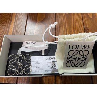 ロエベ(LOEWE)のロエベ　ブローチ　シルバー(コサージュ/ブローチ)