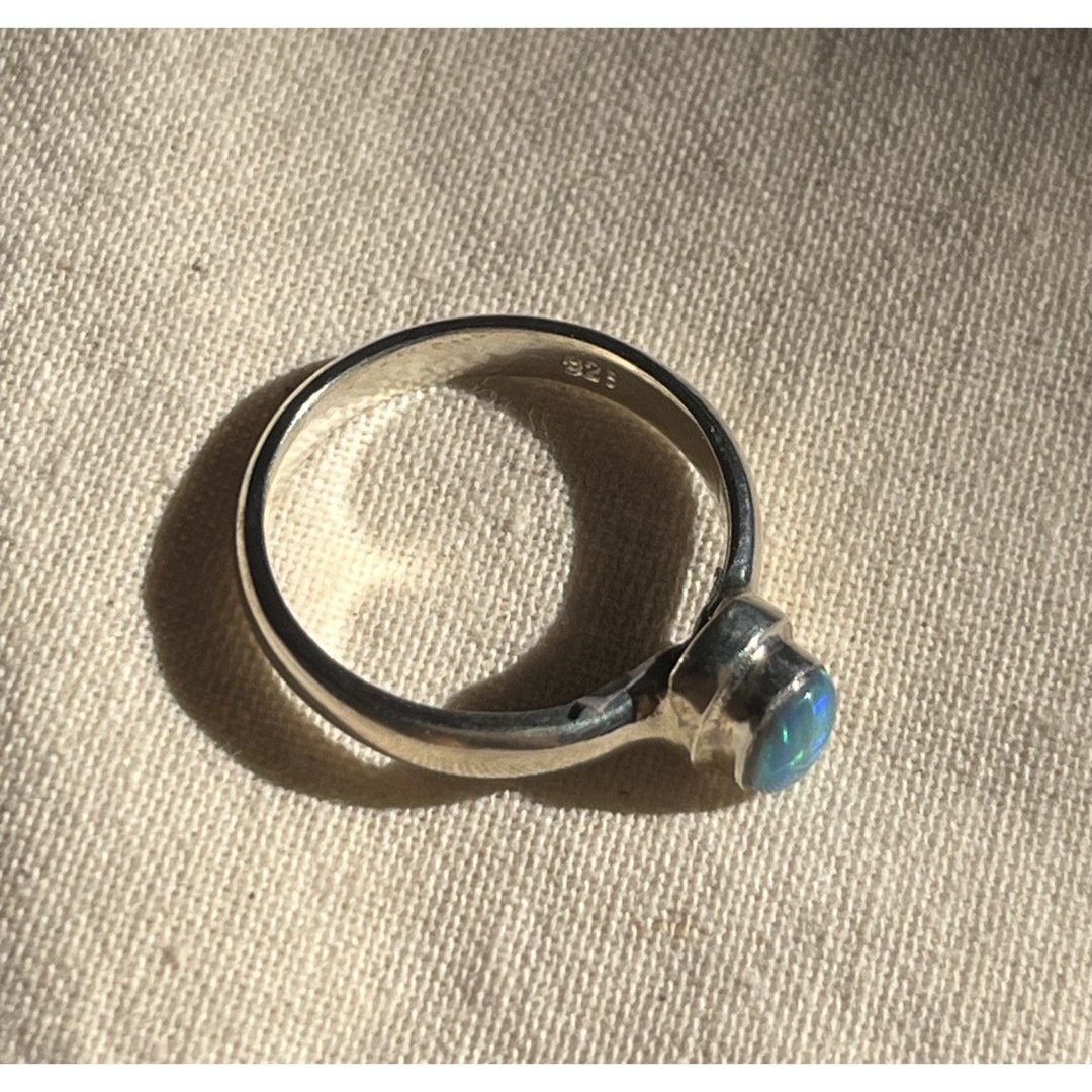 手元で舞い彩る七色の光天然宝石オパールリング　14号SILVER925 DつW2 メンズのアクセサリー(リング(指輪))の商品写真