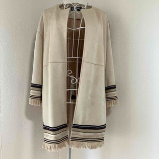 ザラ(ZARA)の【美品】ZARA フェイクスエードコート ホワイト(ロングコート)