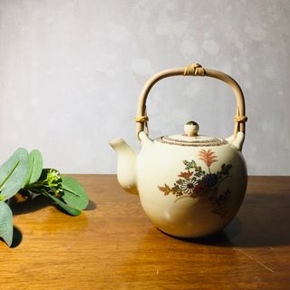 タチキチ(たち吉)の【伝統工芸品】　薩摩焼　磯御庭焼　色絵金襴手秋草文　急須(食器)