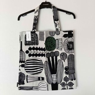 マリメッコ(marimekko)のマリメッコ PUUTARHURIN PARHAAT ファブリックバッグ③(トートバッグ)