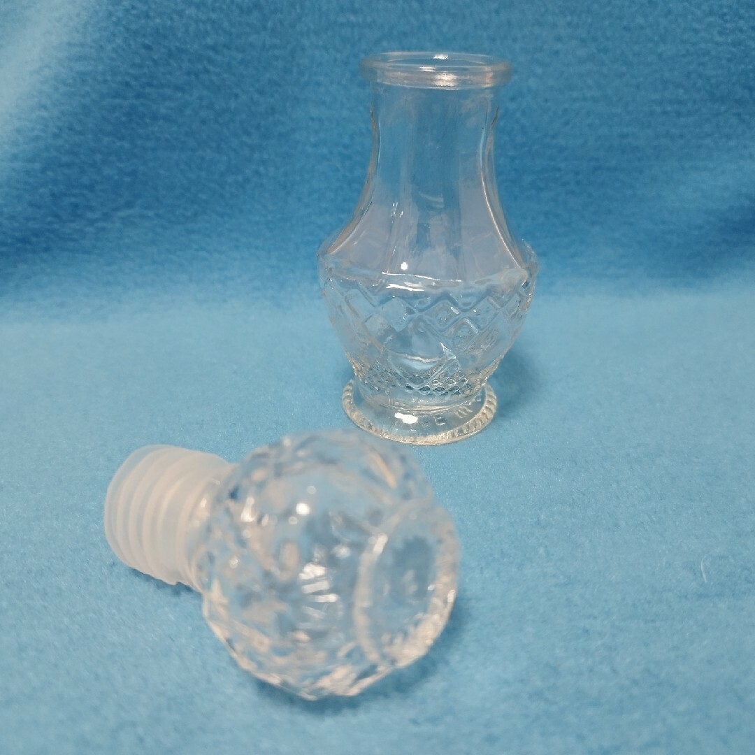 新品】アンティーク風 ガラス蓋つき 小瓶 インテリア 香水瓶 新品】アンティーク風 ガラス蓋つき 小瓶 インテリア 香水瓶