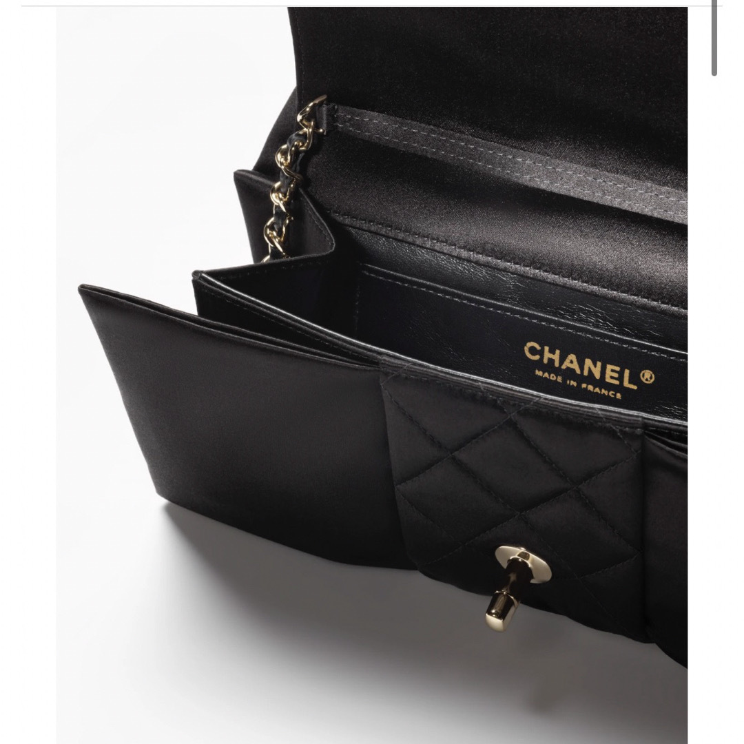 CHANEL - シャネル リボン サテンバッグ チェーンクラッチ 新品 CHANEL - シャネル リボン サテンバッグ チェーンクラッチ 新品