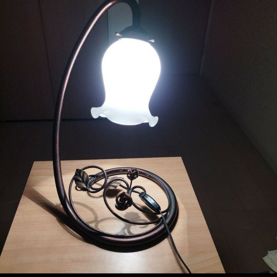 テーブルランプ　アンティーク インテリア/住まい/日用品のライト/照明/LED(テーブルスタンド)の商品写真