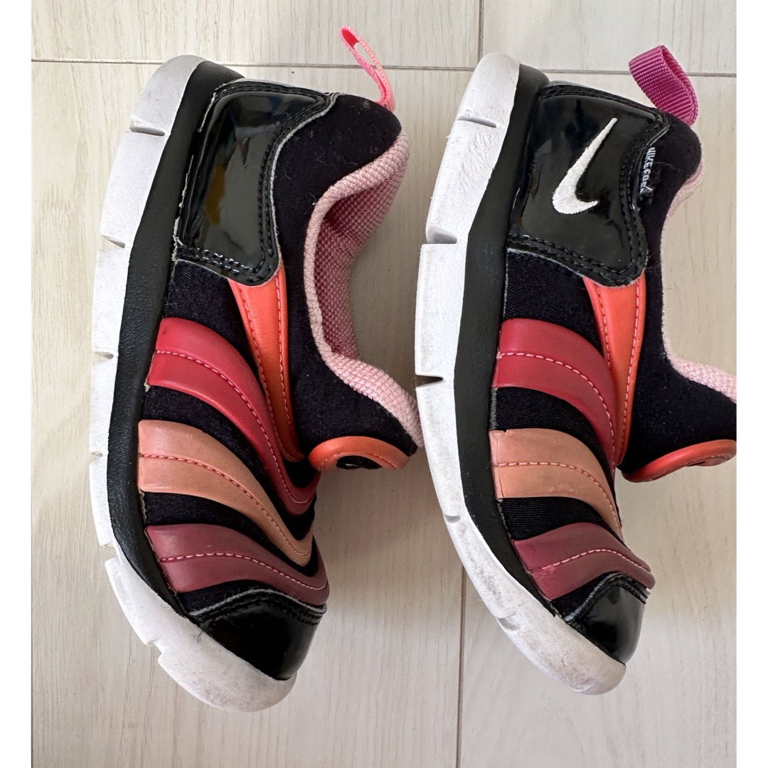 NIKE(ナイキ)のNIKE ダイナモフリー　 キッズ/ベビー/マタニティのキッズ靴/シューズ(15cm~)(スニーカー)の商品写真