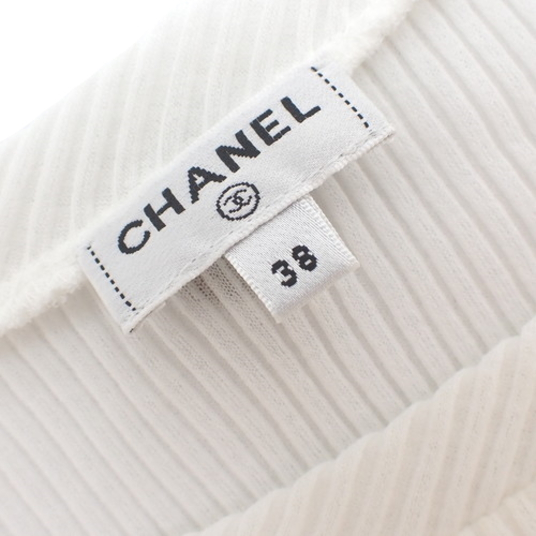 CHANEL(シャネル)のCHANEL(シャネル) ココボタン カットソー トップス アパレル ファッション ショート丈 38 コットン ナイロン ホワイト白シロ ピンク桃 レディース 40802072797【中古】【アラモード】 レディースのトップス(カットソー(半袖/袖なし))の商品写真