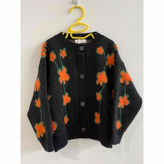 ザラ(ZARA)の花柄　ニットカーディガン　新品(カーディガン)