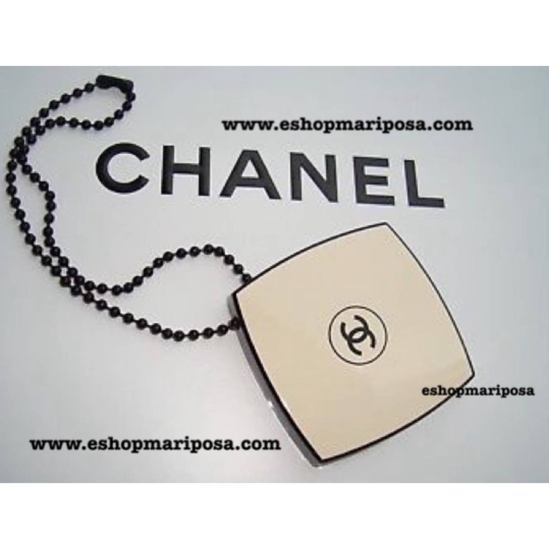 CHANEL(シャネル)のシャネル ミニミラーチャーム  レベージュ限定 キーホルダー、バッグチャームにも ハンドメイドのファッション小物(バッグチャーム)の商品写真