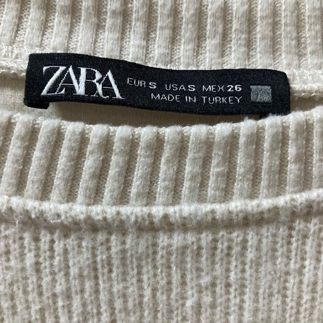 ZARA(ザラ)のZARA 長袖トップス　 ショート丈 レディースのトップス(カットソー(長袖/七分))の商品写真