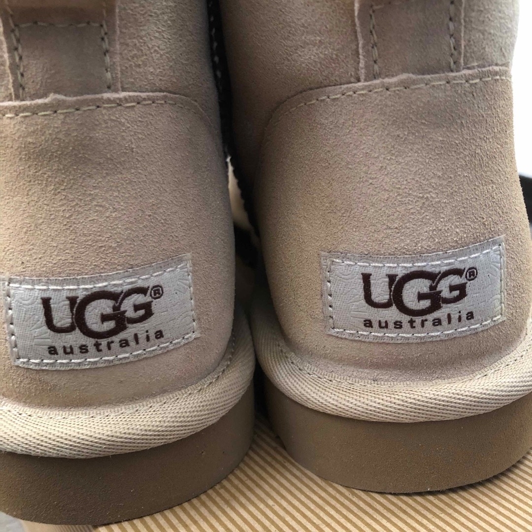 UGG(アグ)の激レア超希少 完売入手困難サンドUGG W CLASSIC MINI SAND レディースの靴/シューズ(ブーツ)の商品写真