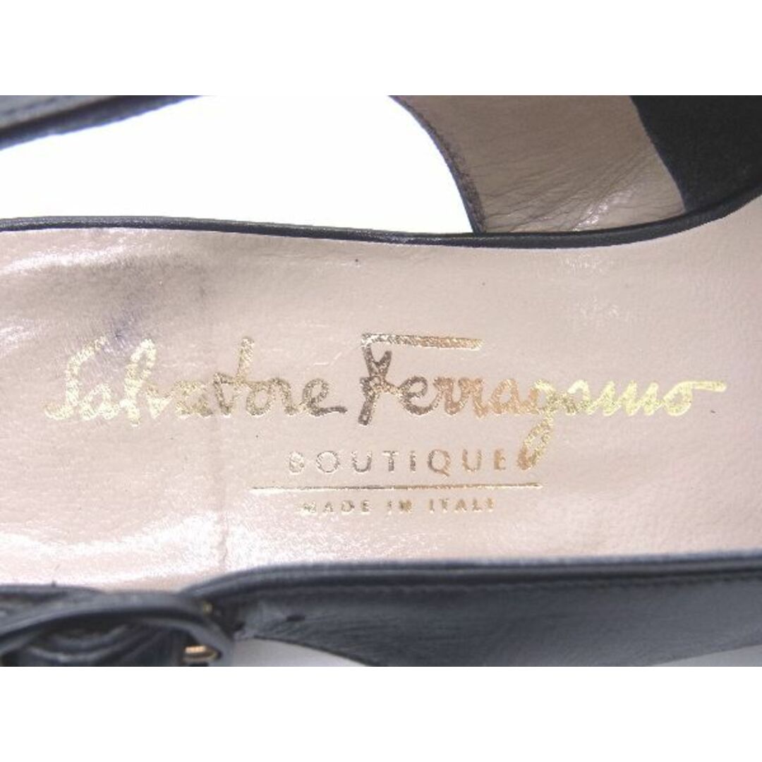 Salvatore Ferragamo(サルヴァトーレフェラガモ)のSalvatore Ferragamo フェラガモ ヴァラ レザー表記サイズ 5 1/2 (約23cm) パンプス 靴 シューズ レディース ブラック系 DD4265 レディースの靴/シューズ(ハイヒール/パンプス)の商品写真