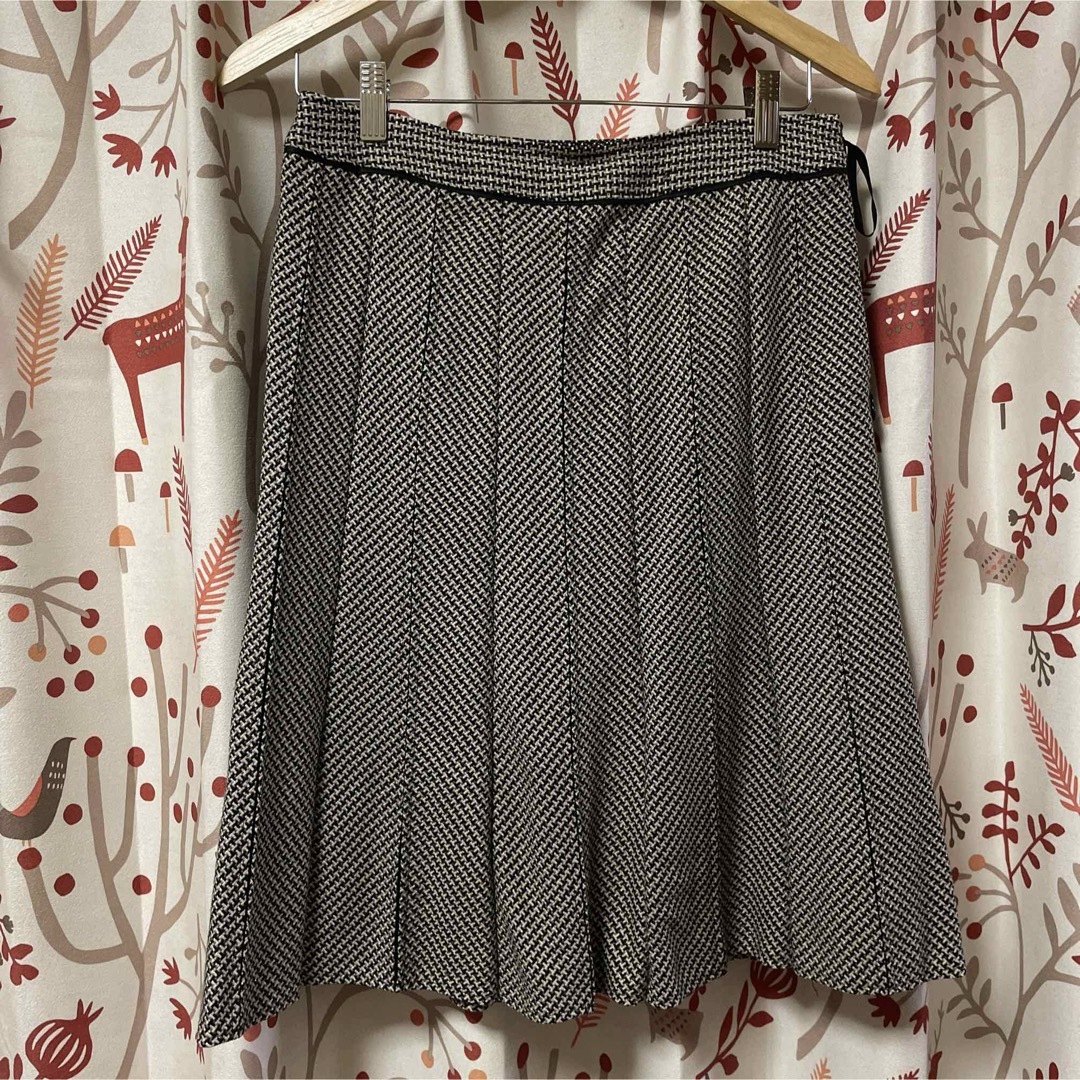 23区(ニジュウサンク)の新品　23区 ウール　膝丈　スカート　40 日本製　オンワード樫山　ツイード  レディースのスカート(ひざ丈スカート)の商品写真