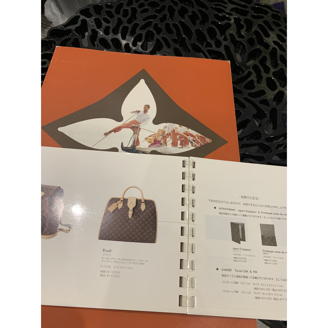 LOUIS VUITTON(ルイヴィトン)のLOUIS VUITTON カタログ　1999年　2000年２冊 エンタメ/ホビーの雑誌(ファッション)の商品写真