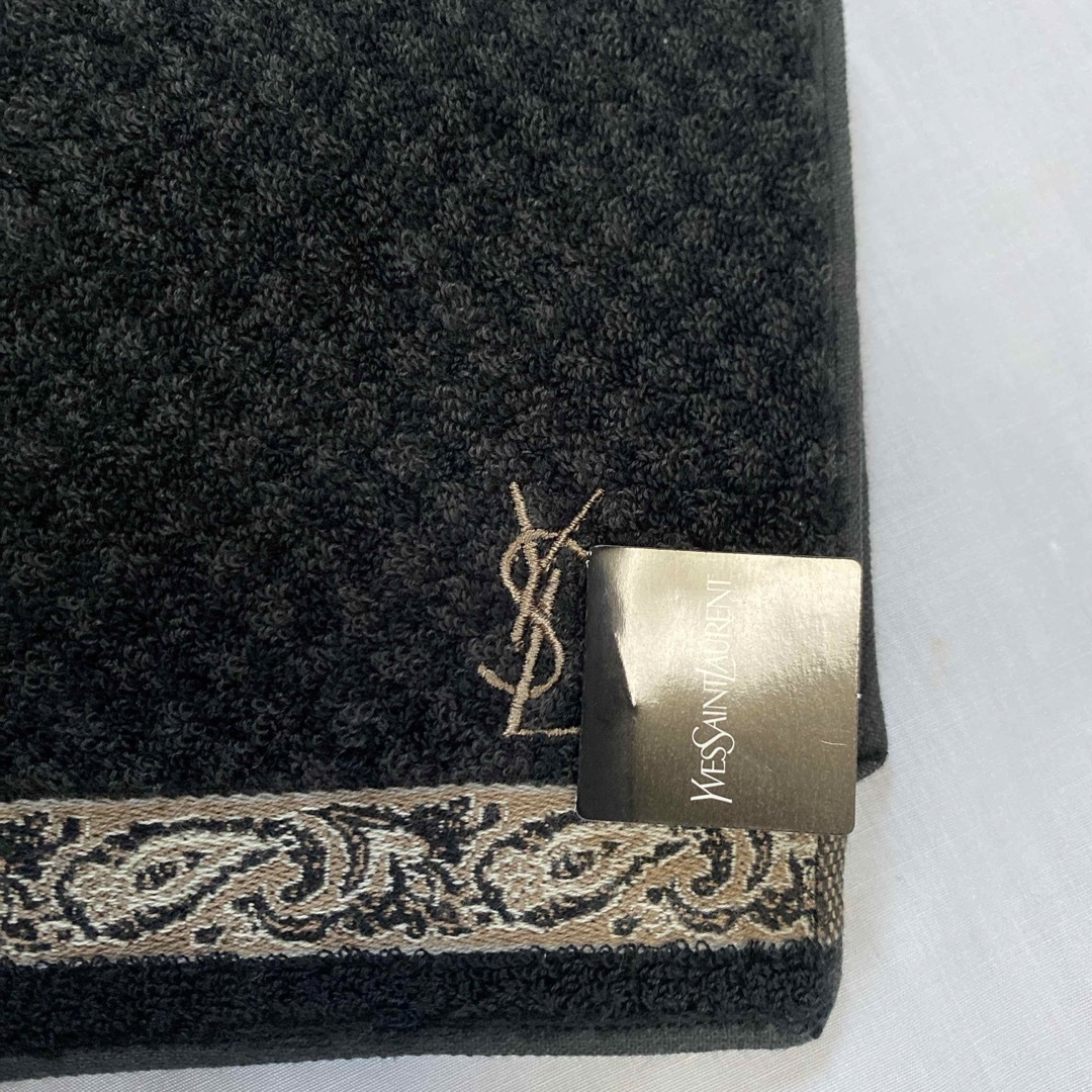 Yves Saint Laurent(イヴサンローラン)のイブサンローラン　タオルハンカチ　新品 メンズのファッション小物(ハンカチ/ポケットチーフ)の商品写真