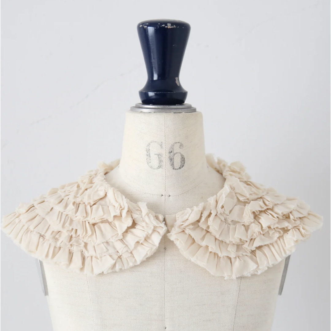 mina perhonen(ミナペルホネン)のオールドマンズテーラー　つけ襟 レディースのアクセサリー(つけ襟)の商品写真