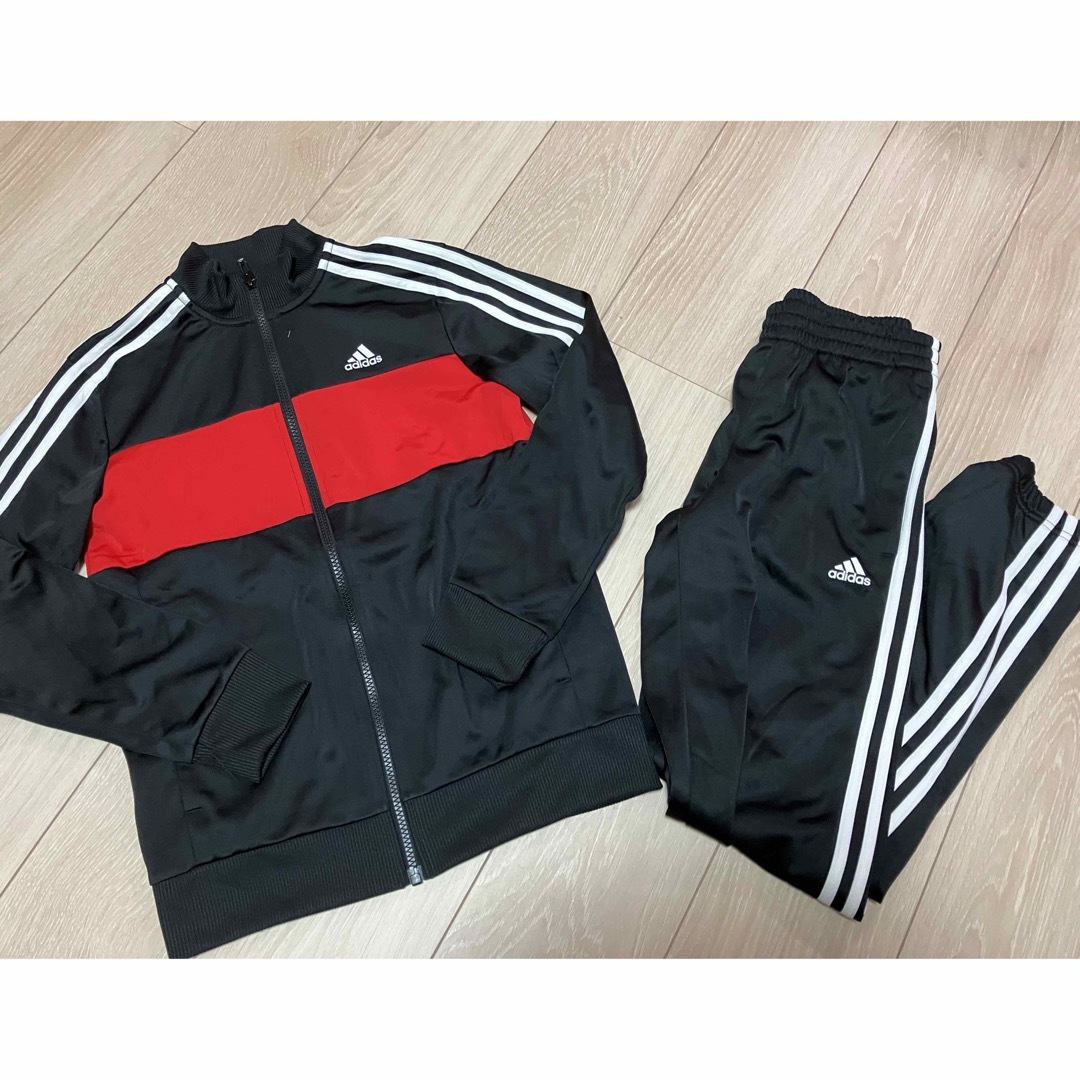 adidas(アディダス)のアディダス　新品　上下セット　150 キッズ/ベビー/マタニティのキッズ服男の子用(90cm~)(その他)の商品写真