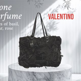 ヴァレンティノ(VALENTINO)の入手困難レア品◆フェザー×レザー◆薔薇モチーフ トートバッグ◆カード、保存袋付き(トートバッグ)