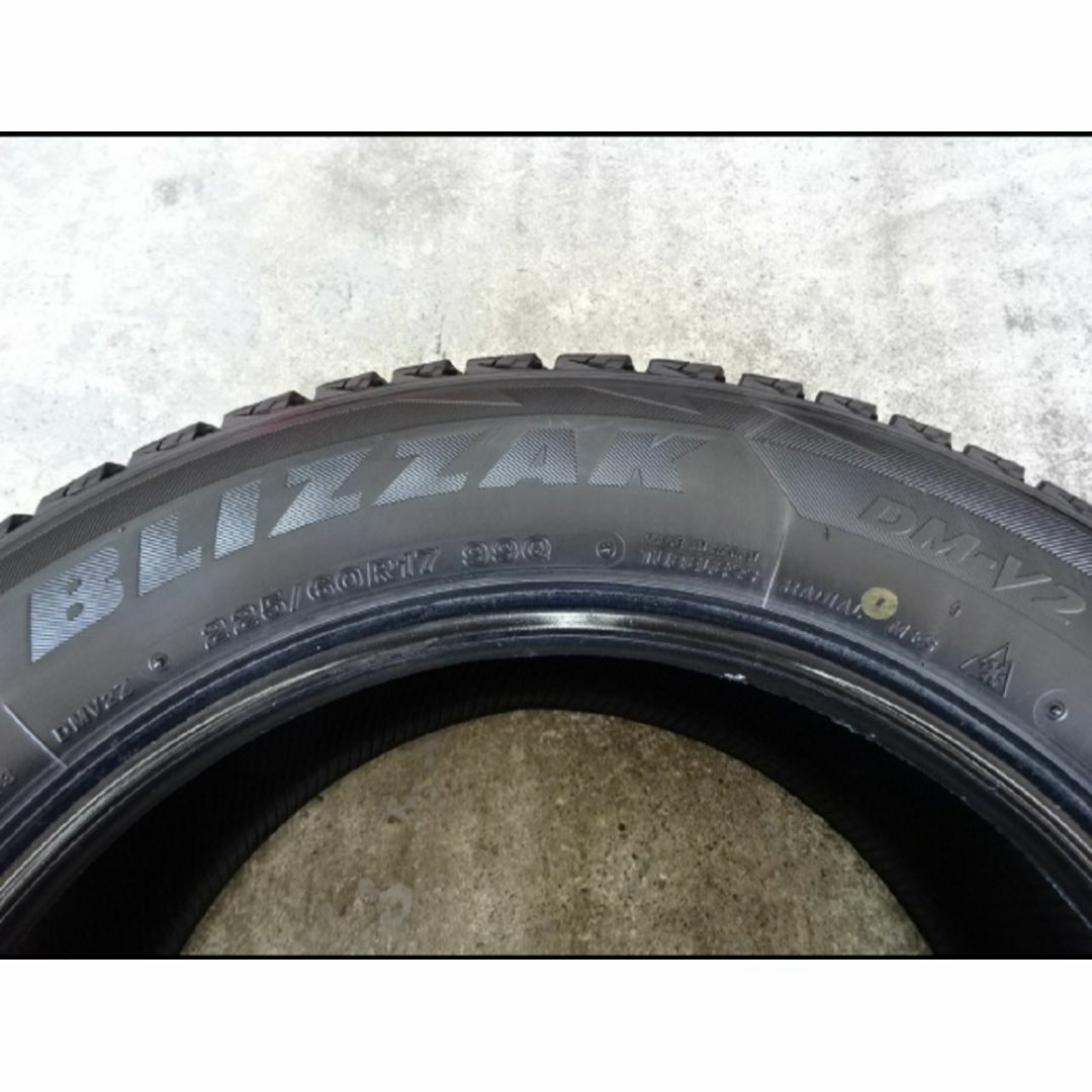 BRIDGESTONE(ブリヂストン)のブリヂストンスタッドレスタイヤブリザックDM-V2 225/60R17 中古4本 自動車/バイクの自動車(タイヤ)の商品写真