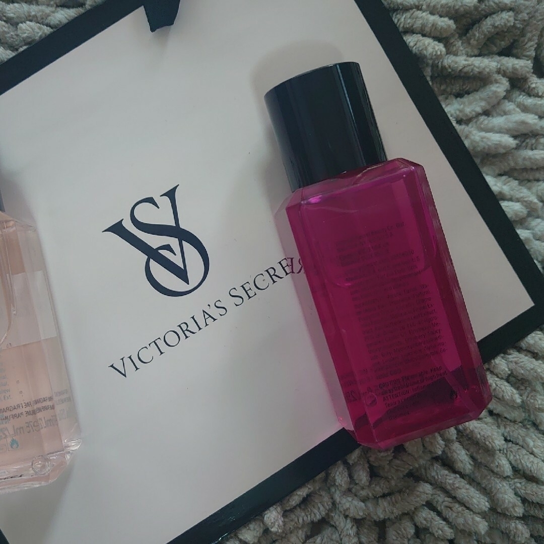 Victoria's Secret(ヴィクトリアズシークレット)のVictoria's Secret Bombshellミニパフェーム75ml. コスメ/美容の香水(香水(女性用))の商品写真