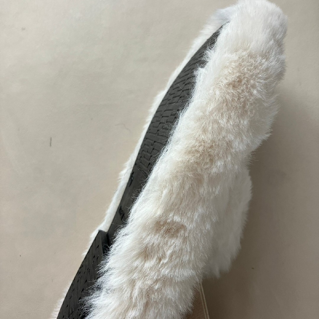 ファーサンダル もこもこ ホワイト 韓国 おしゃれ 厚底 秋 冬 24cm レディースの靴/シューズ(サンダル)の商品写真