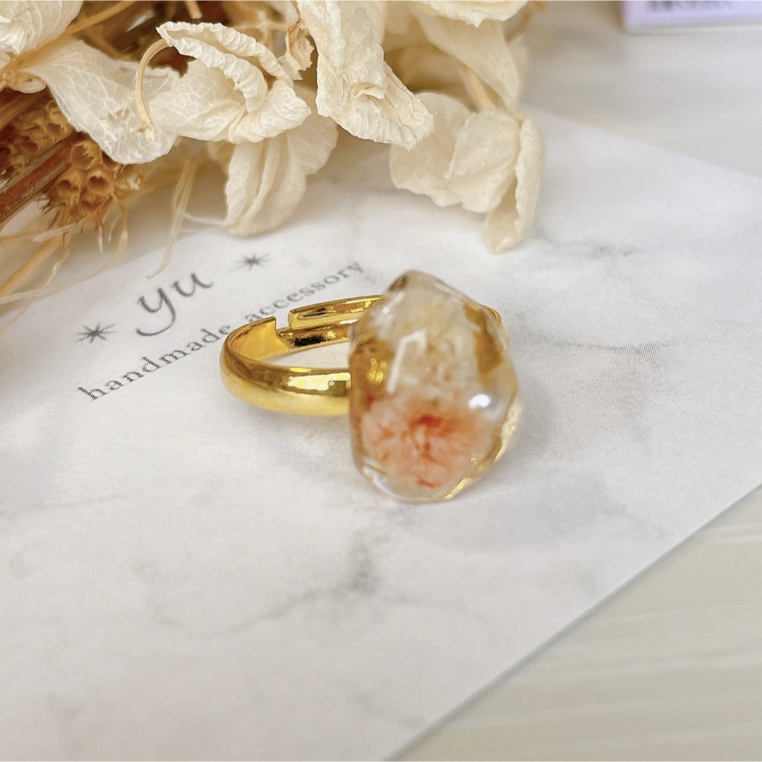 レジンリング　指輪　リング　かすみ草　オレンジ　一粒　大人可愛い　サイズフリー ハンドメイドのアクセサリー(リング)の商品写真