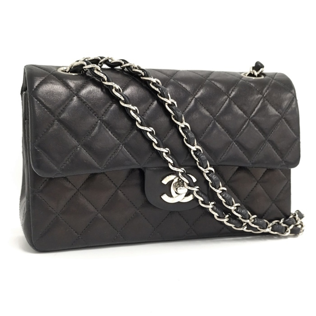 CHANEL マトラッセ23 ショルダーバッグ Wフラップ ラムスキン レザーブラック素材ライン